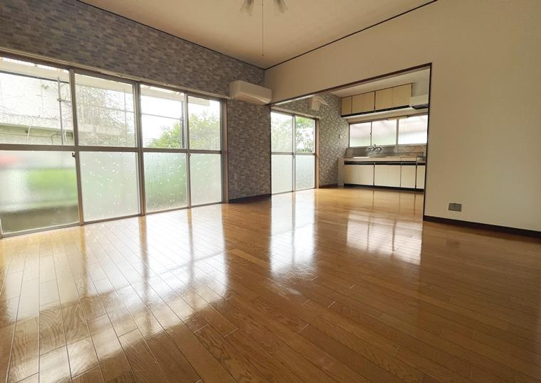 上花輪戸建の居間・リビング