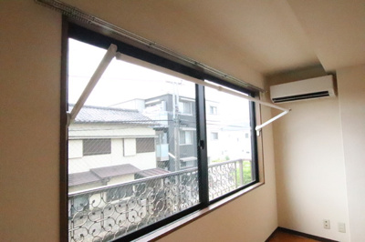雨の日に嬉しい室内物干機です♪