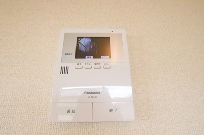 来訪者の確認できるTVモニタ付きインターホンです♪