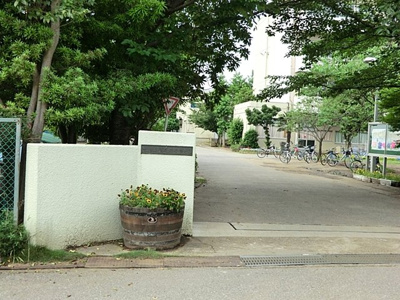 柏市立増尾西小学校まで900ｍ