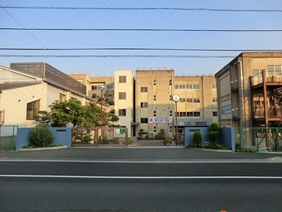 柏市立逆井中学校まで1300ｍ