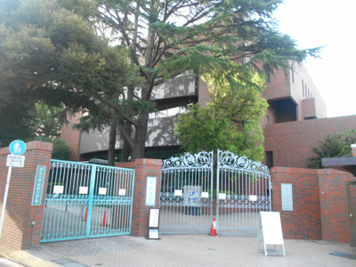 目白大学新宿キャンパスまで550ｍ