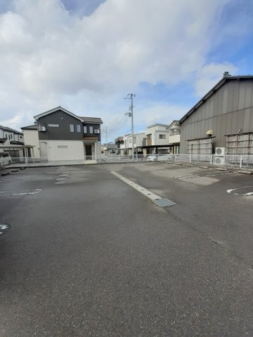 ローズガーデンの駐車場