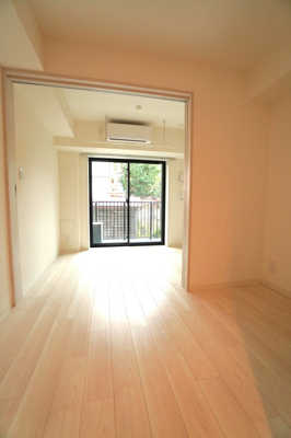 【居間・リビング】 | 若葉ビューアパートメント | ※写真は同タイプ住戸です。