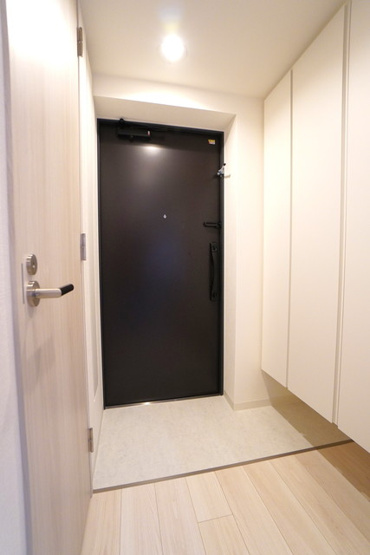 【玄関】 | 若葉ビューアパートメント | ※写真は同タイプ住戸です。