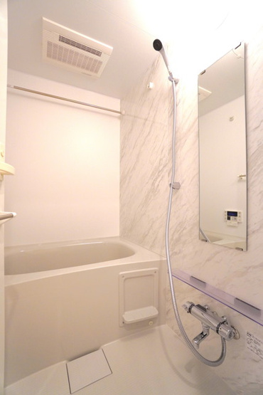 【浴室】 | 若葉ビューアパートメント | ※写真は同タイプ住戸です。