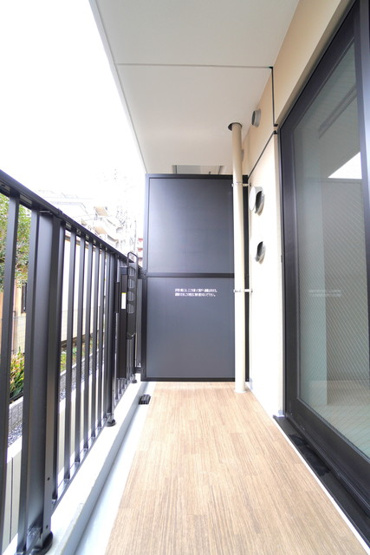 【バルコニー】 | 若葉ビューアパートメント | ※写真は同タイプ住戸です。