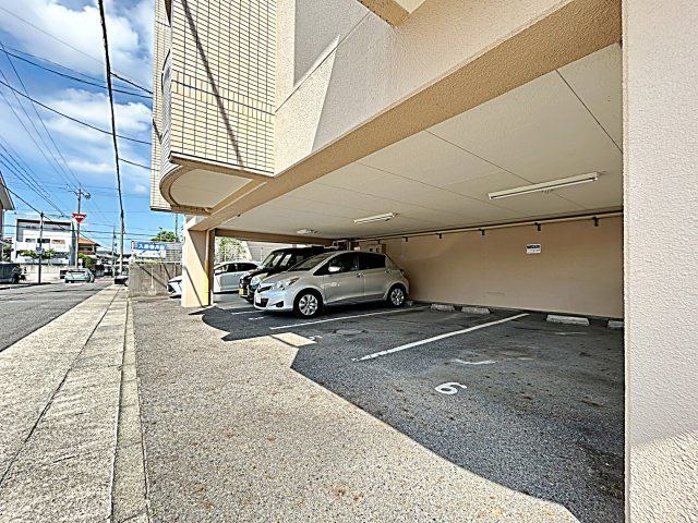 ＮＯＤＡ ＧＵＬＡＮＤＥの駐車場