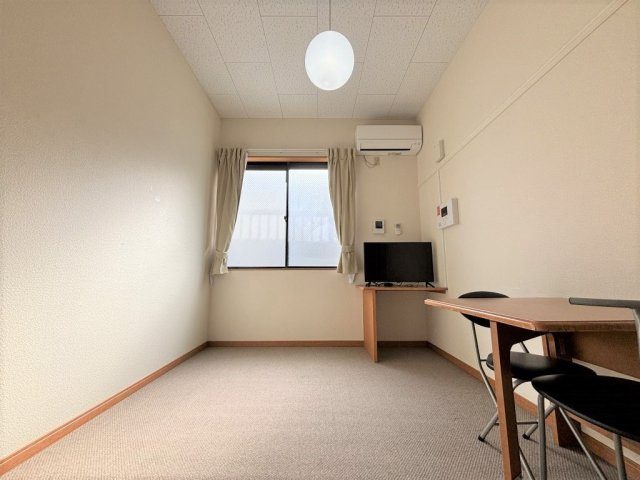 レオパレス花の居間・リビング
