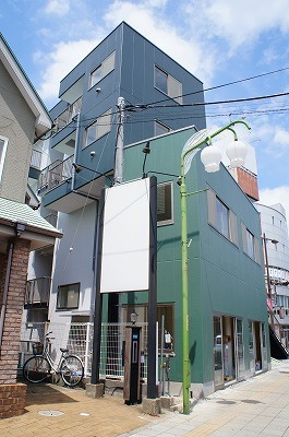 リブリ・クレヨンの外観
