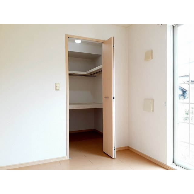 各務原市川島松原町のアパートの収納