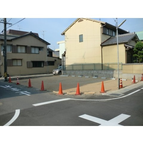 畷町森駐車場の外観
