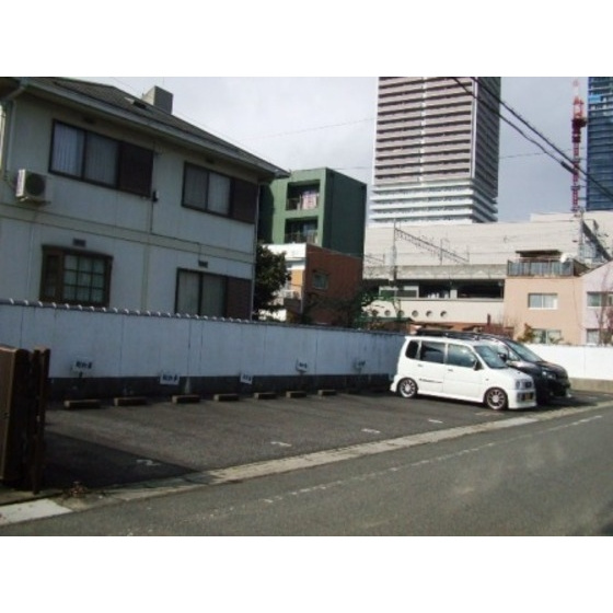 岐阜市加納伏見町の駐車場の外観