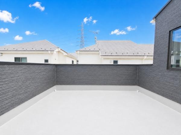 横浜市磯子区洋光台４丁目の新築一戸建のバルコニー|陽当り良好のバルコニー！
風通しもよく気持ちいいです