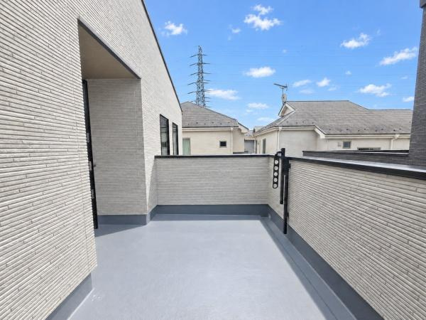 横浜市磯子区洋光台４丁目の新築一戸建のバルコニー|陽当り良好のバルコニー！
風通しもよく気持ちいいです
※大規模修繕工事中