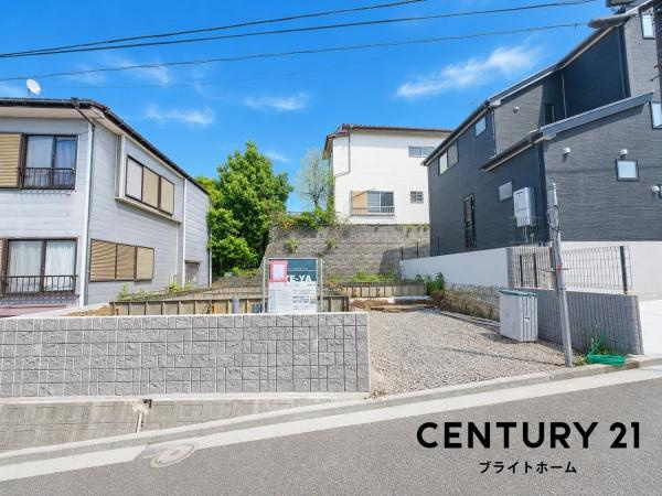 横浜市南区六ツ川２丁目の新築一戸建の外観|同仕様物件もご案内をさせて頂きます。
お車でご自宅まで送迎承ります。