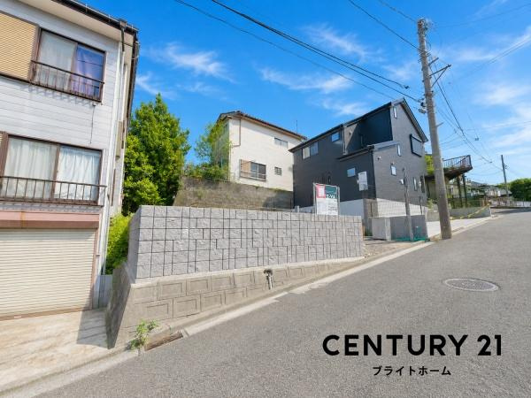 横浜市南区六ツ川２丁目の新築一戸建の前面道路含む現地写真|周辺物件、周辺環境も合わせてご案内可能です！
お気軽にお問い合わせください。
