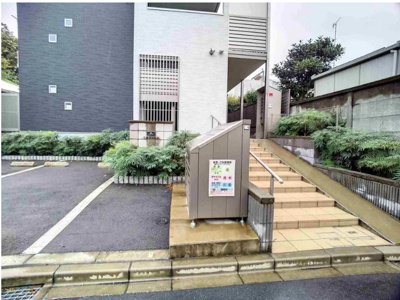 【エントランス】 | クレイノベル　ヴァーレ