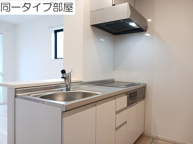 富山市新庄町２丁目のアパートのキッチン