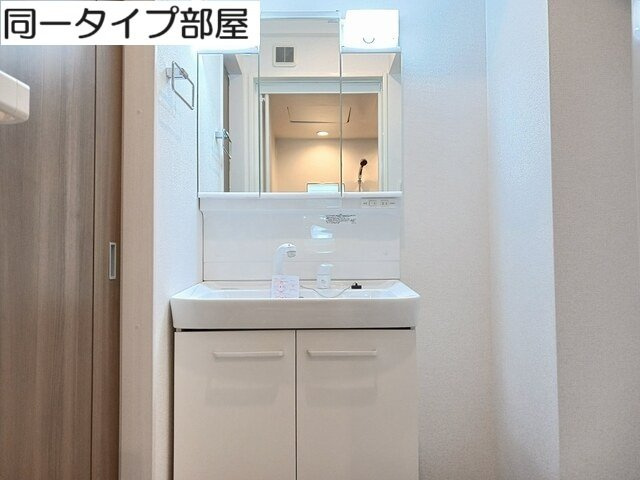 富山市新庄町２丁目のアパートの洗面所