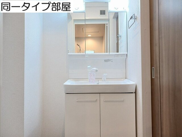 富山市新庄町２丁目のアパートの洗面所