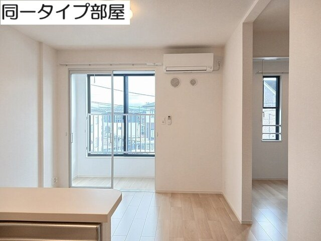 富山市新庄町２丁目のアパートの居間・リビング