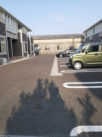 ルミエールの駐車場