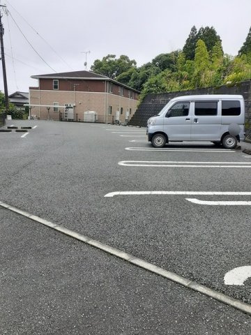 アヴァンティの駐車場