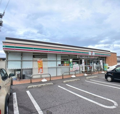 【周辺】 | フローレンス桃園 | セブンイレブン　山津町１丁目店まで180m