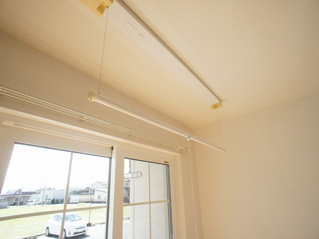 【設備】 | ブランシェントＢ | 室内物干しがあります。