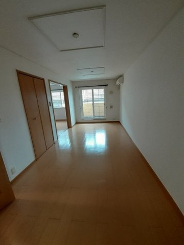 ボヌール弐番館の居間・リビング