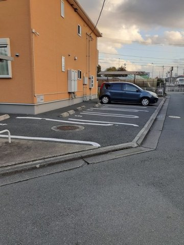 ノーブルブローテの駐車場