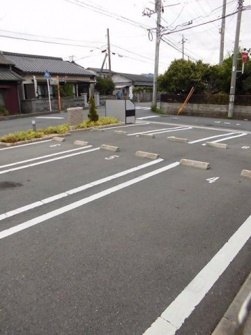 ガーデンハウス　エレガントの駐車場