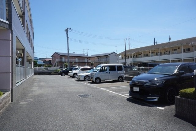 シャン・リヴィエールの駐車場