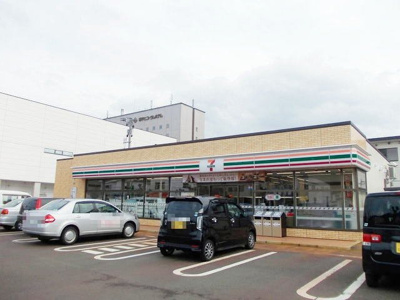 【周辺】 | プレジール | セブンイレブン　横手平和店まで700m