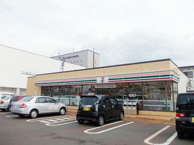 【周辺】 | プレジール | セブンイレブン　横手平和店まで700m