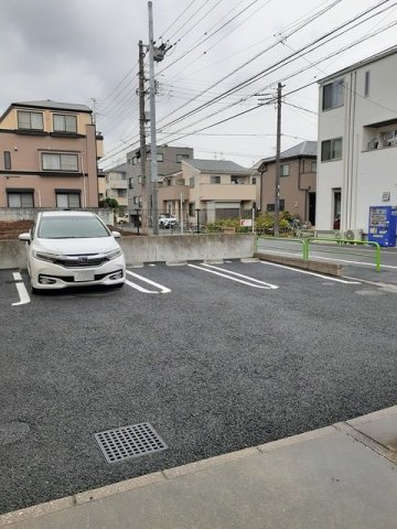 サニー・アートの駐車場