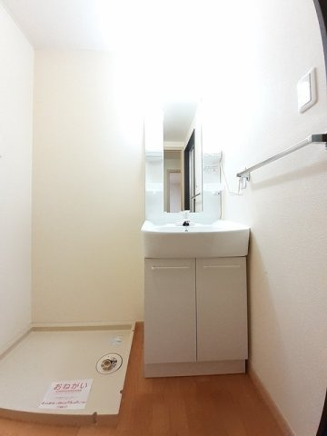 マルベリータウンの洗面所|明るい洗面所です