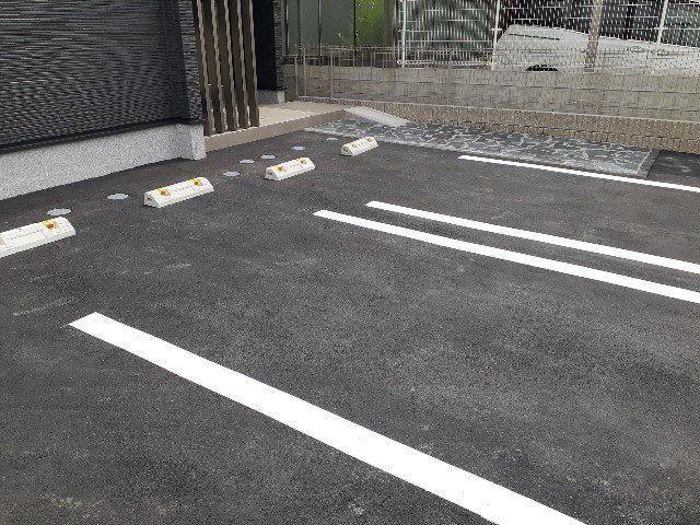 クラール岩塚の駐車場
