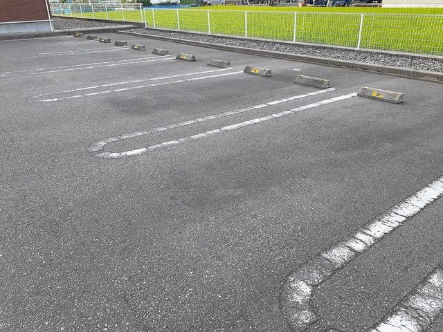 フルットの駐車場|車をお持ちの方に嬉しい駐車場付きの物件です