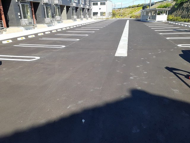 プリマステラ　Ⅱの駐車場|車をお持ちの方に嬉しい駐車場付きの物件です