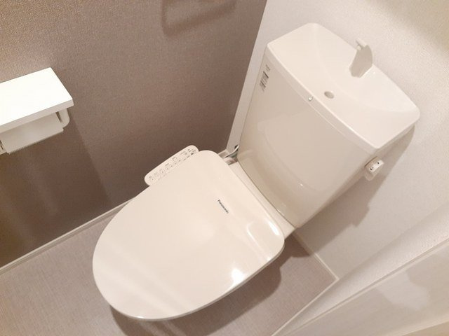 ヒカルサ高岡角ウエストのトイレ|シンプルで使いやすいトイレです