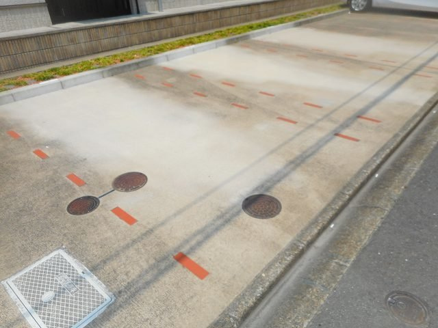 コントレイルの駐車場