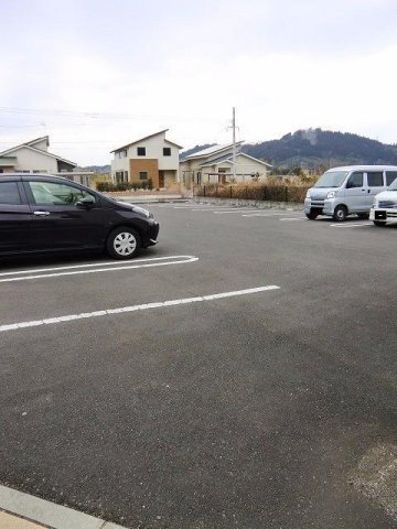 クレメントＢの駐車場