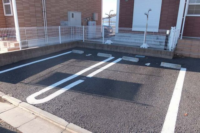 カメリアヒルズ弐番館Ａの駐車場