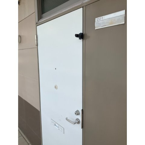 上前ハイツIの玄関