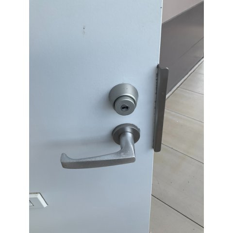 上前ハイツIの玄関