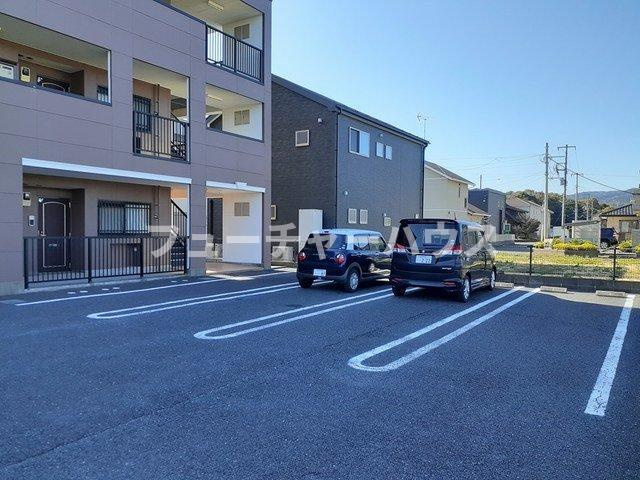 メゾン・アルモニーの駐車場|駐車スペースもあります