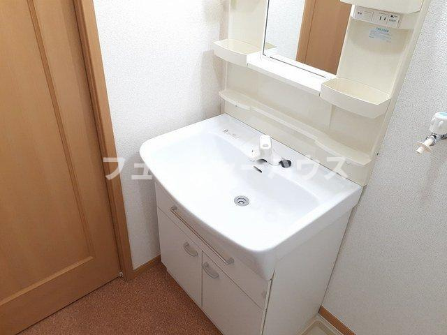 メゾン・アルモニーの洗面所|脱衣スペースもあります