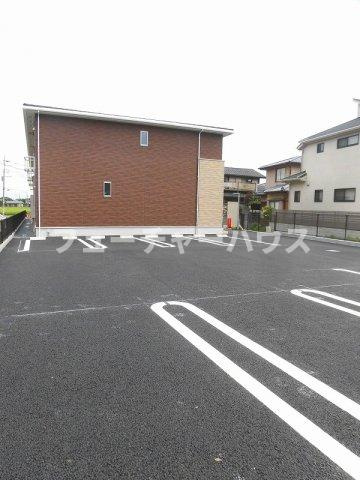 カリーノＦの駐車場